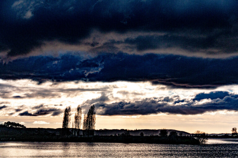 ciel au crépuscule au dessus de la Vilaine à Saint-Dolay